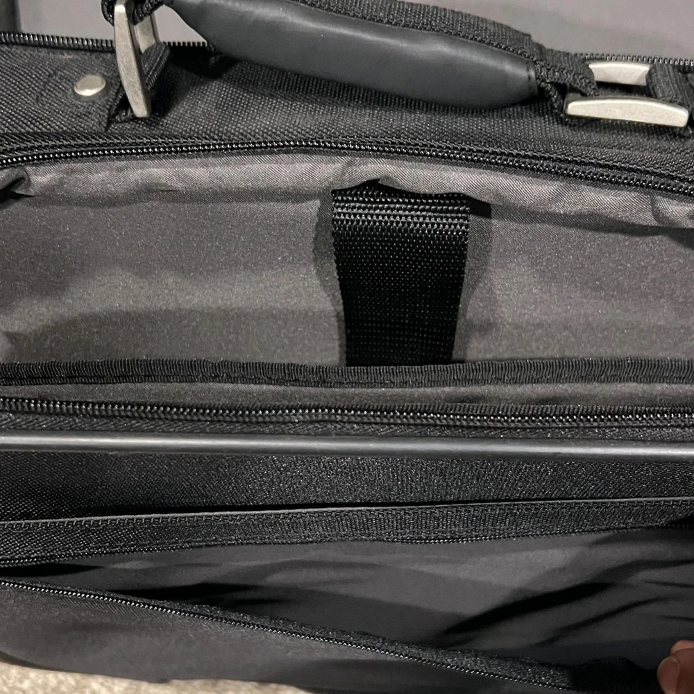 Samsonite Black Laptop Shoulder Messenger Bag